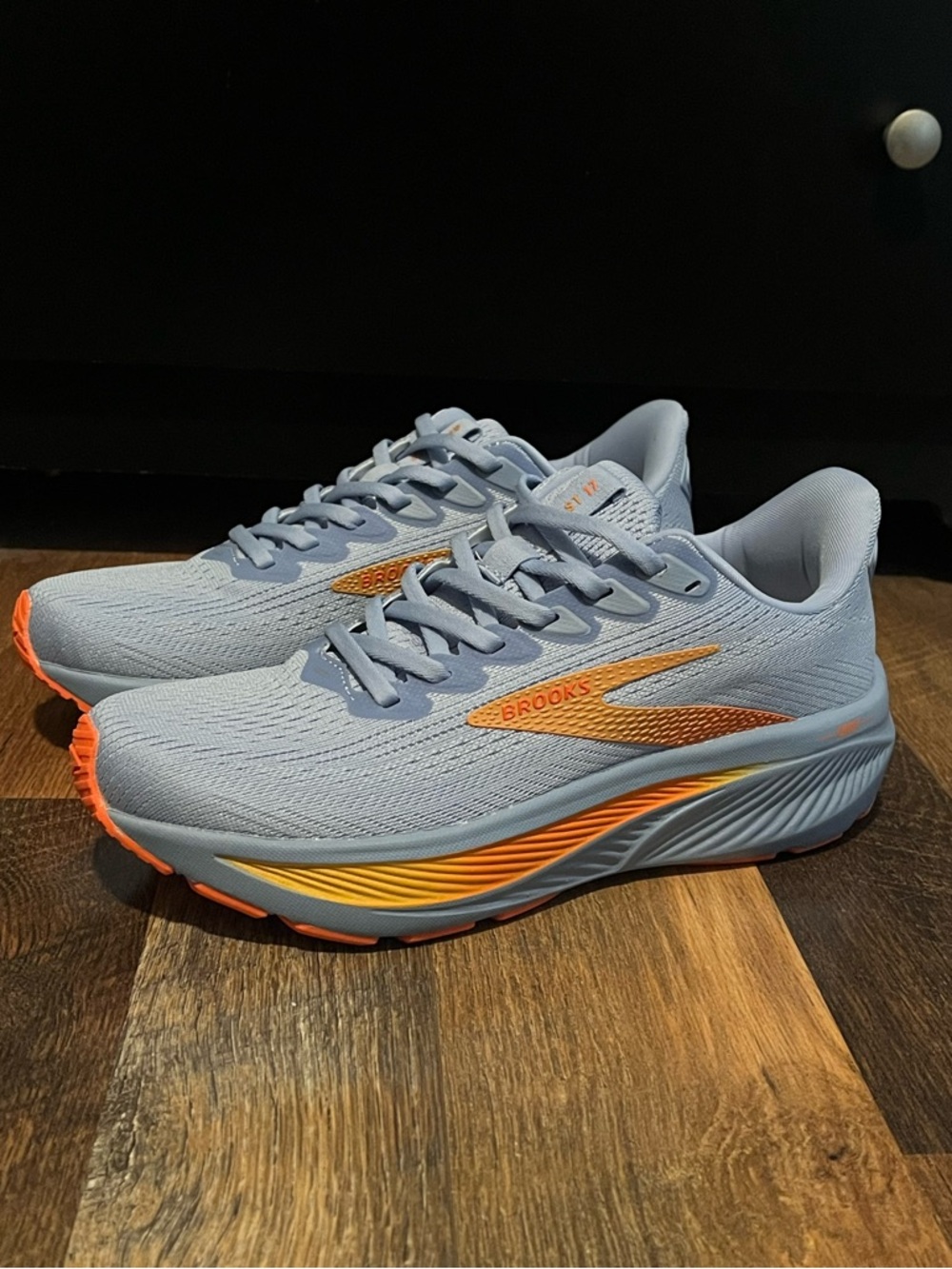 BRAND NEW Women’s Size 8 Brooks Ghost 17 Pale Blue Sneakers with Orange Logo